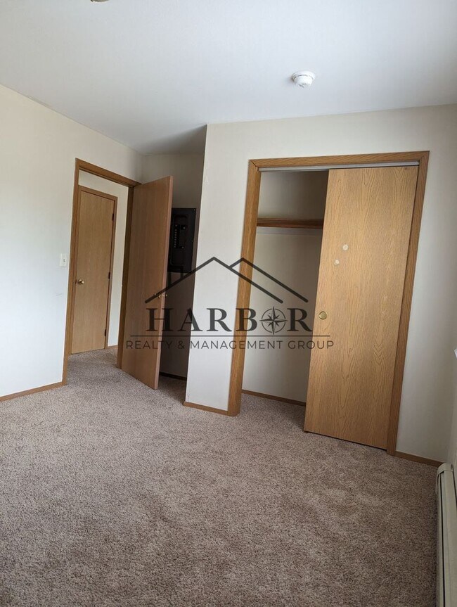 Photo - 2 Bedroom 1 Bath - SPECIAL: Lower rent wit... Unit 115 - 1