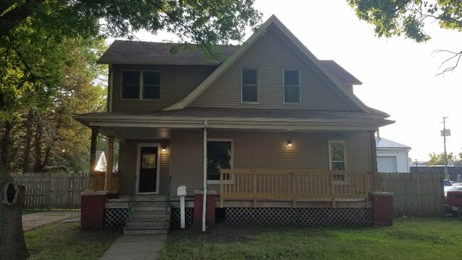 Photo - 312 SW Pleasant St