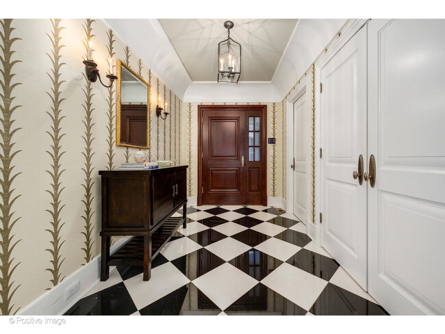 Photo - 446 W Huron St