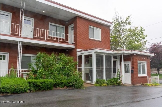 Building Photo - 195 S Broadway Unit 9