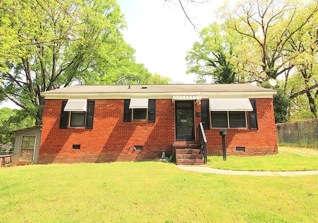 Building Photo - Cozy Remodeled Bungalow