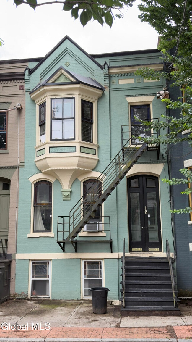 Building Photo - 12 Irving St Unit 3