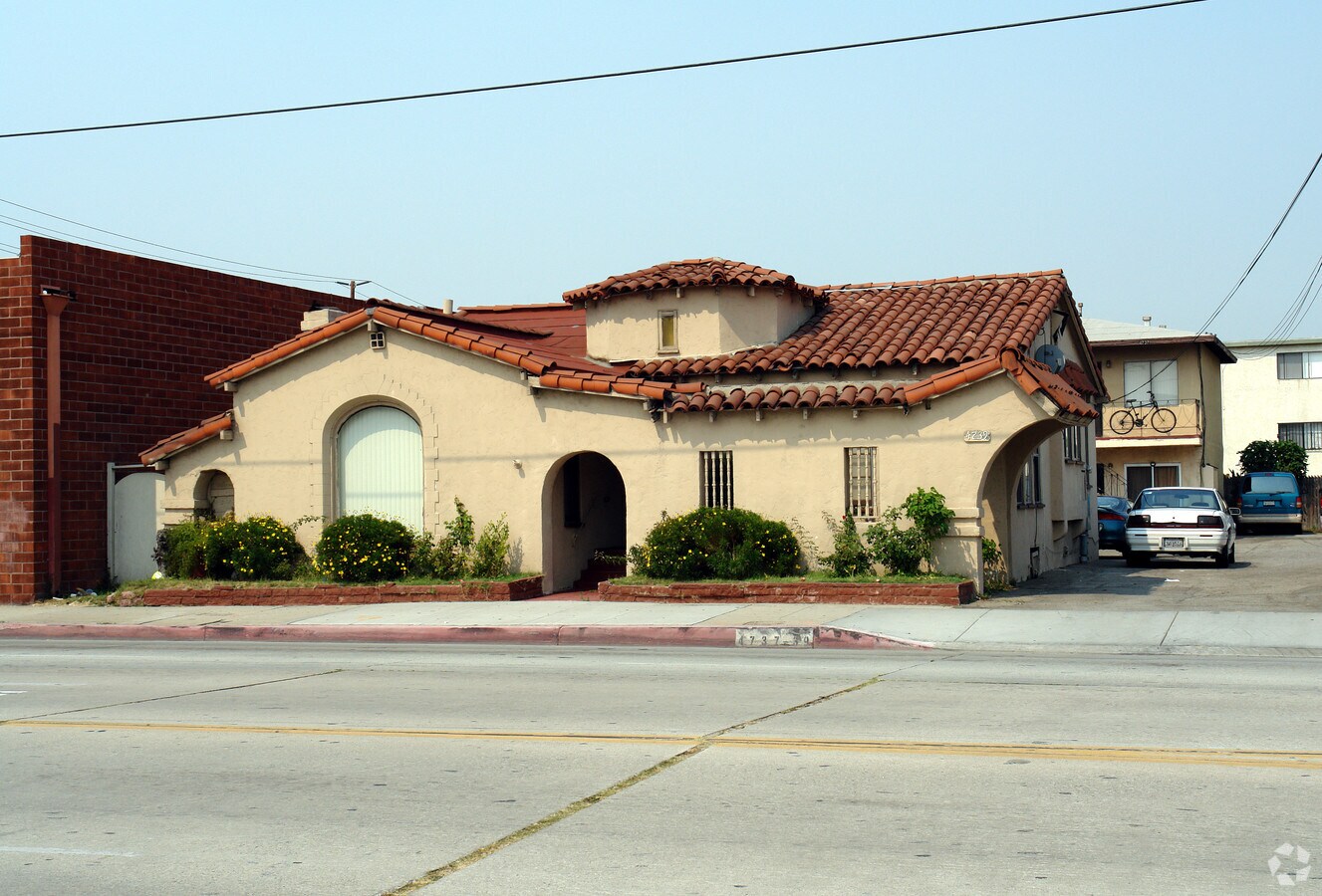 Photo - 4737 Marine Ave