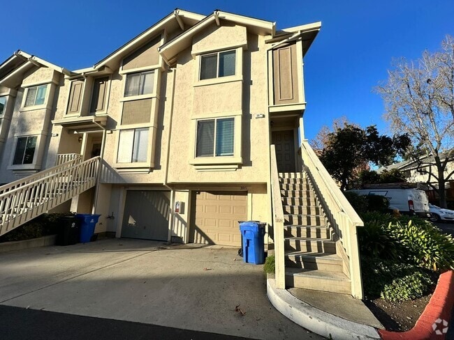 Building Photo - Cozy Beautiful Townhouse for Rent