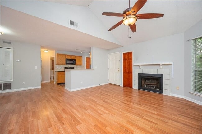 Photo - 915 Wentworth Ct