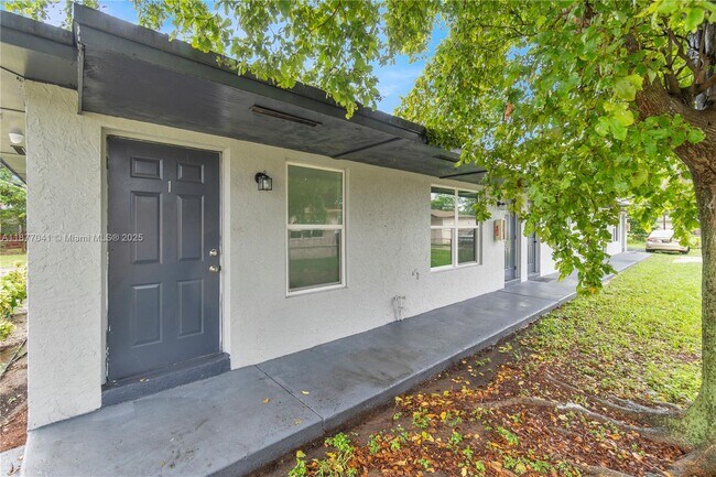 Building Photo - 5807 SW 27th St Unit 1 Rental