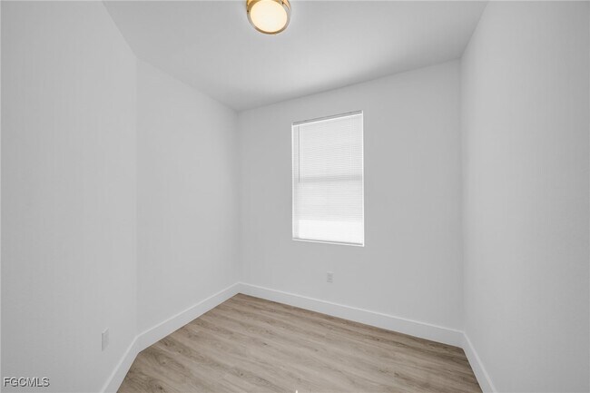 Photo - 275 SW 4th St Unidad 110