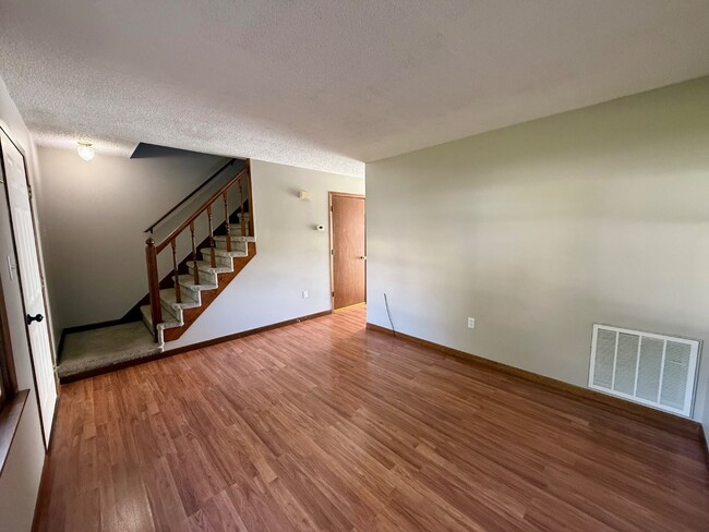Photo - 153 Oakcrest Cir