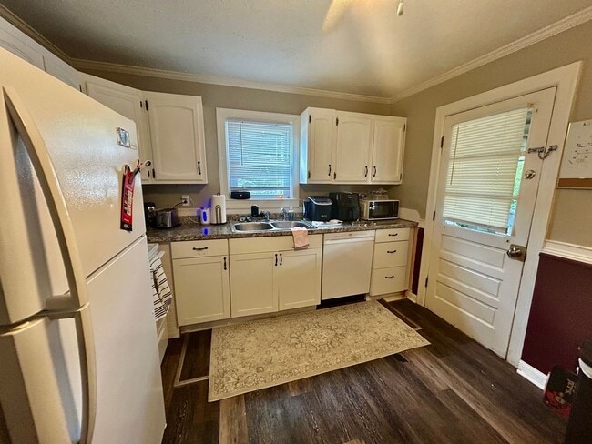 Photo - 647 Golfview Dr