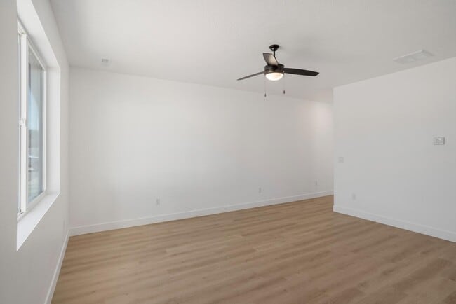 Photo - 1 W 2925 N Cir