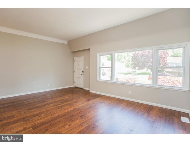 Photo - 176 Juniper Rd
