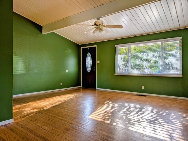 Building Photo - 3060 Ponderosa Dr Unit 1 Rental