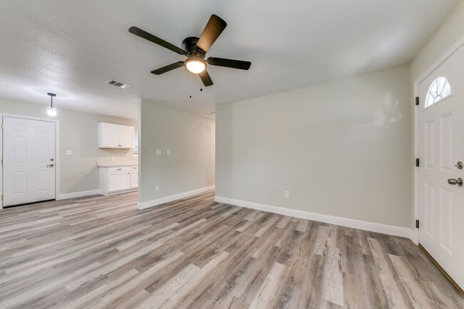 Photo - 3 Bed 2 Bath House for Rent in Oak Cliff!