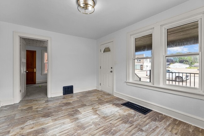 Photo - 1339 W Wisconsin Ave