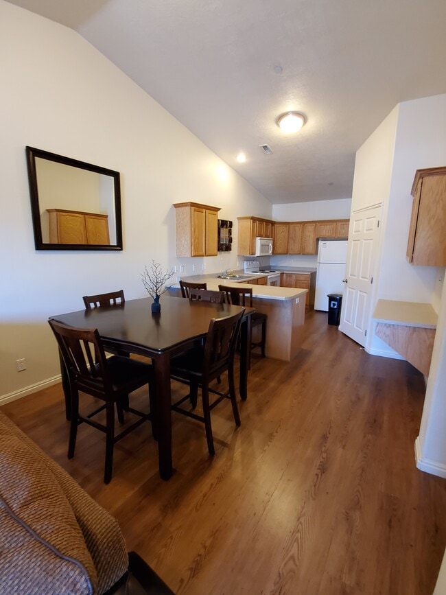 Photo - 1931 N Canyon Rd Unit Timpanogos Gateway #316.Private room contract