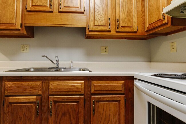 Photo - In-Unit Washer and Dryer - Near the river ... Unidad 2015-15