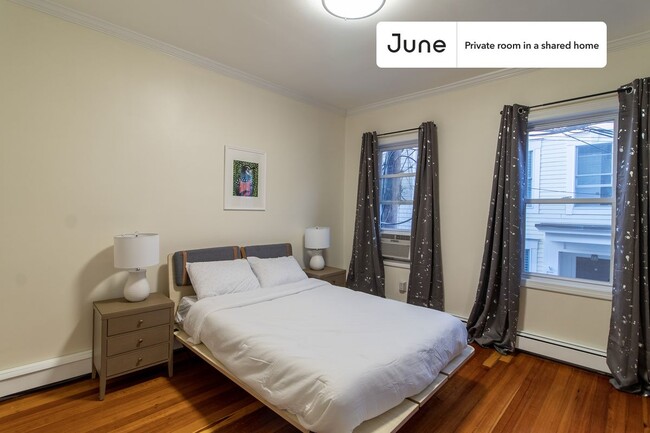 Building Photo - Private bedroom in 5 bed/2 bath Home