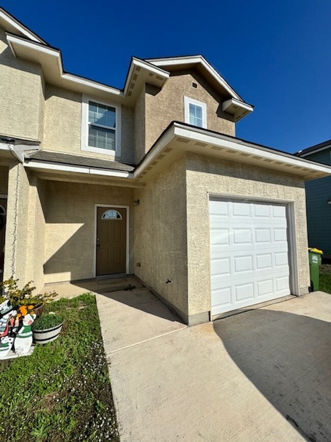 Photo - Elegant Townhome Ready for Move In - 3 BR 2.5 Bath - NE San Antonio (in Selma)