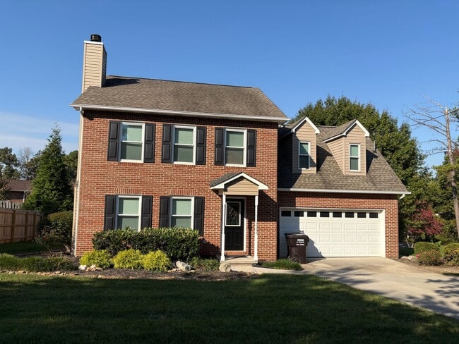 Building Photo - Knoxville 37923 - 3 bedroom, 2.5 bath home...