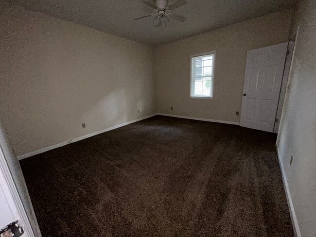 Photo - 108 Banks St