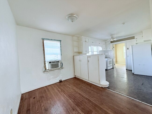 Photo - 609 S Taylor Ave