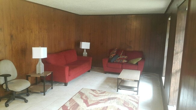 Photo - Great Smokey Ave Unidad B