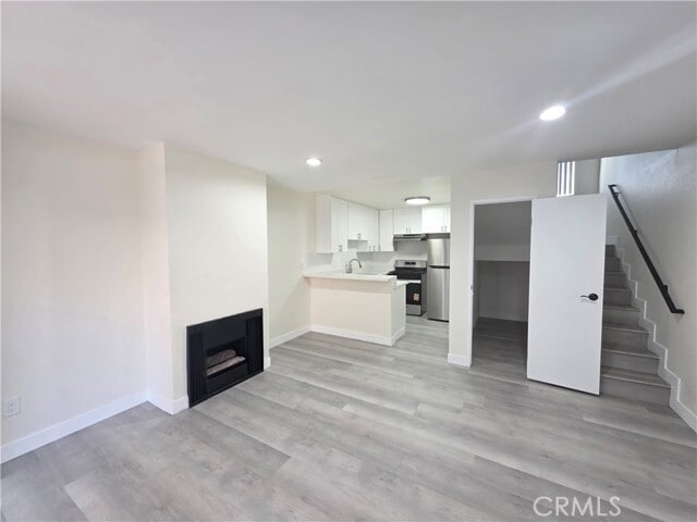 Photo - 6911 Woodley Ave