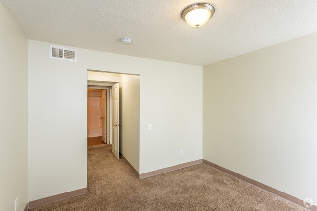 2BR, 1.5BA - 800 SF