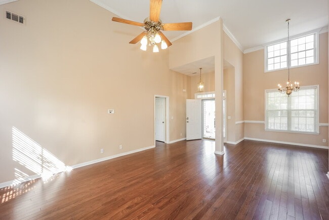 Photo - 84 Columns Way