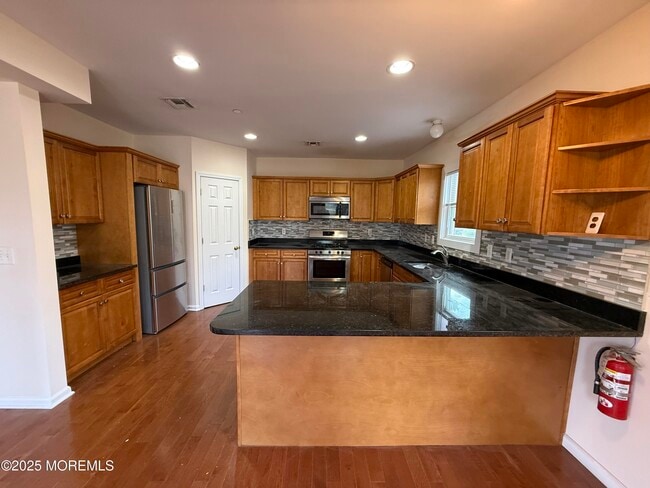 Photo - 210 Broad St
