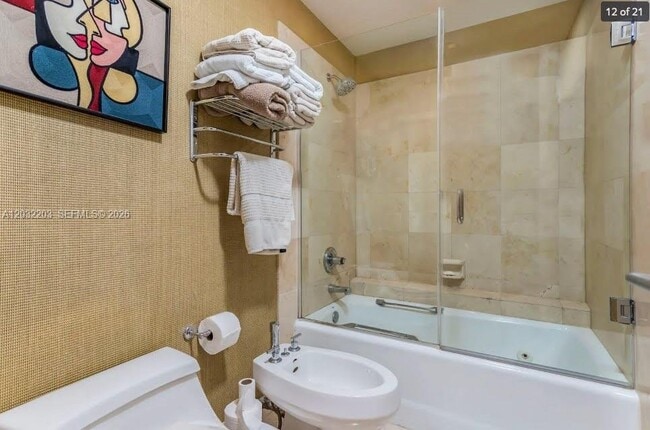 Photo - 888 Brickell Key Dr Unidad 1004