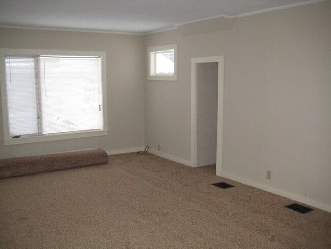 Large Living Room - 1115 Emmet St