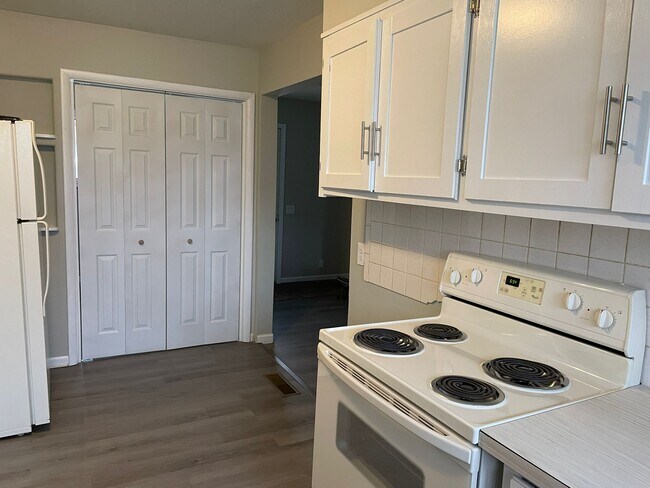 Kitchen - 762 Vassar Dr