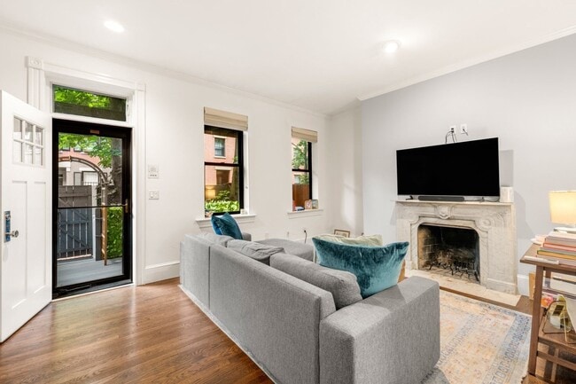 Building Photo - 34 Lawrence St Unit # 2