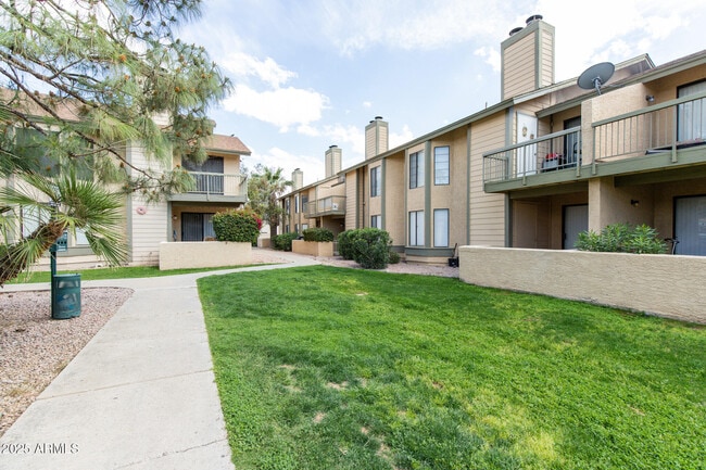 Building Photo - 5236 W Peoria Ave Unit 221