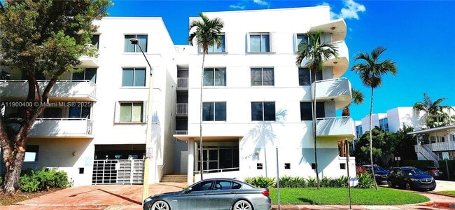 Photo - 7601 Dickens Ave Unidad 303