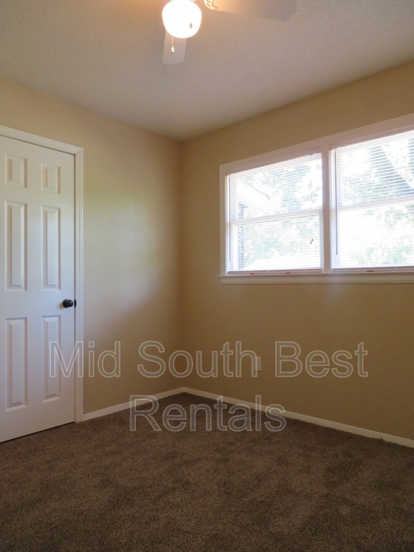 Photo - 2172 Gayle Ave