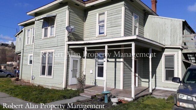 Photo - 104 SE 4th St