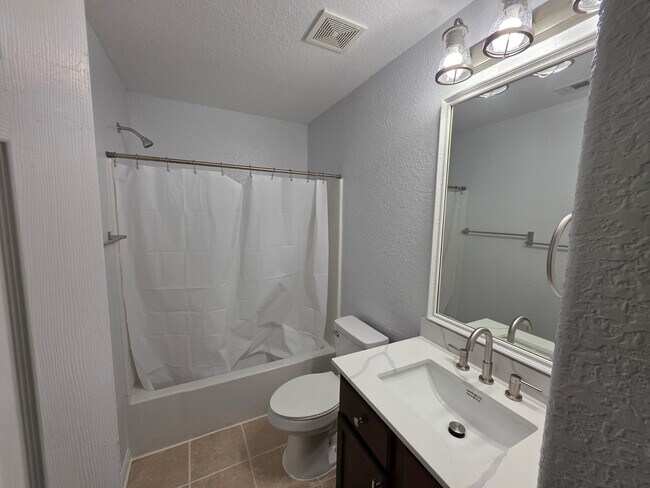 Photo - 6519 Luckey Square