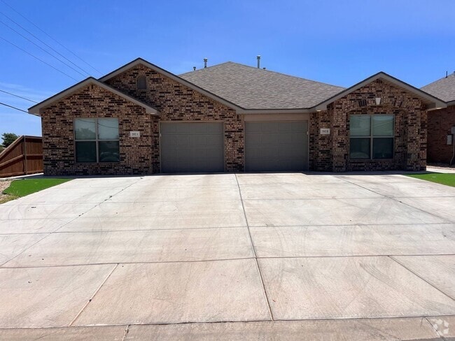 Building Photo - Stylish and Modern 3-Bedroom Duplex for Re... Rental