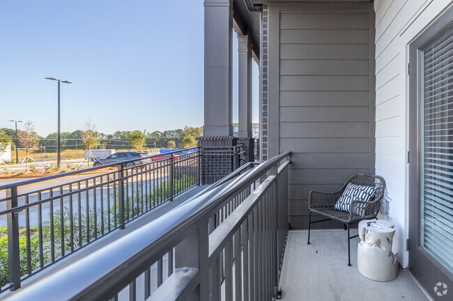 2BR, 2BA - 1,142SF - Balcony