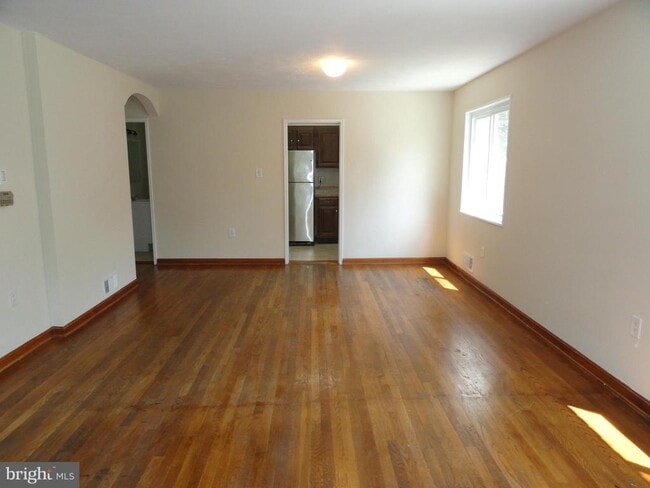 Building Photo - 4 E Chapman St