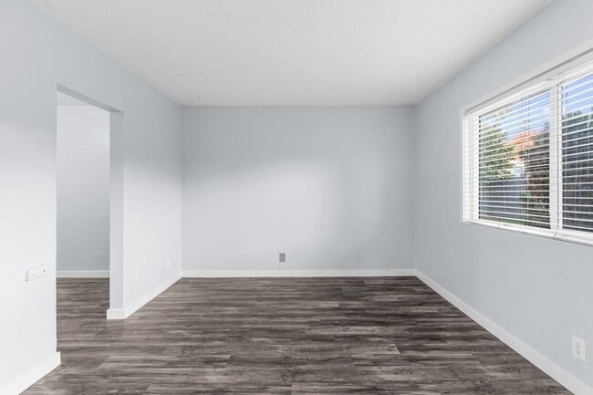 Photo - 925 E 19th St Unidad 02