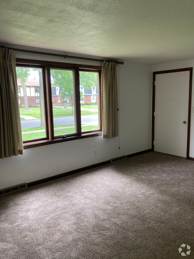 Building Photo - 182 Denrose Dr Unit 2 Rental