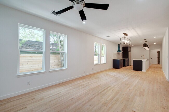 Photo - August Pre-lease!  3X2 Gorgeous Home!