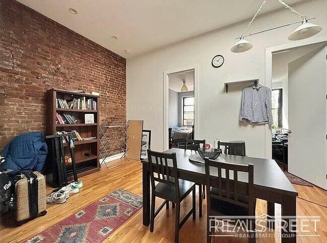 Photo - Gorgeous 3 Bedroom with private Garden in Prime Bushwick! Unidad 1B