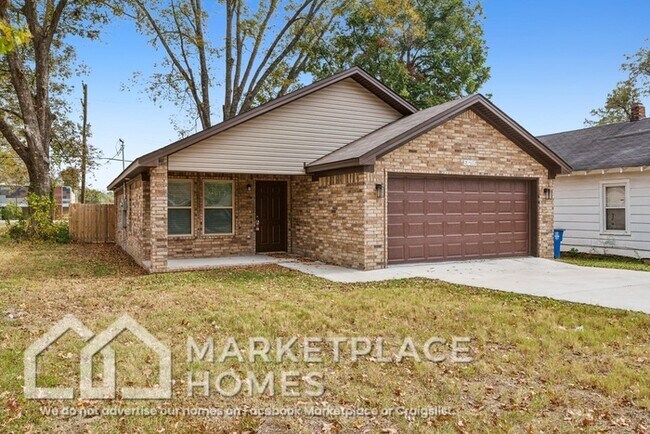 Photo - 2102 Moss St