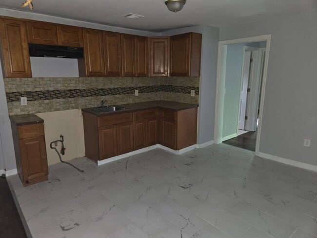 Building Photo - 167 Seymour Ave Unit 3 Rental
