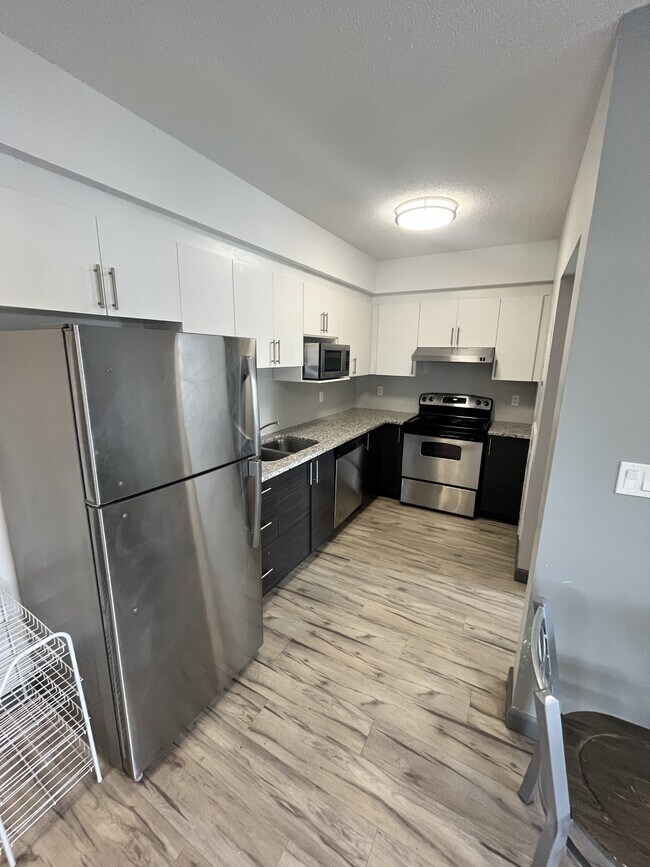 Photo - 258A-258A Sunview St