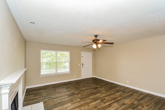 Photo - 912 Tom Hailey Blvd